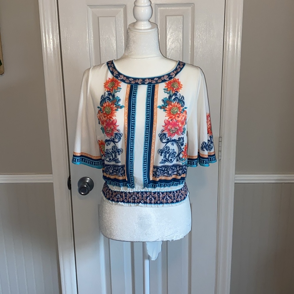 Jealous Tomato sheer, open back, banded waist, short sleeve top.Size medium.